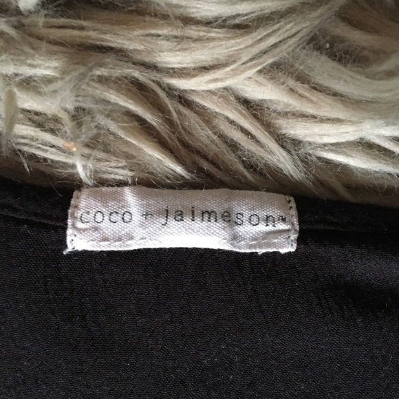 Belle sleeve black button front top 🖤 - Picture 5 of 8